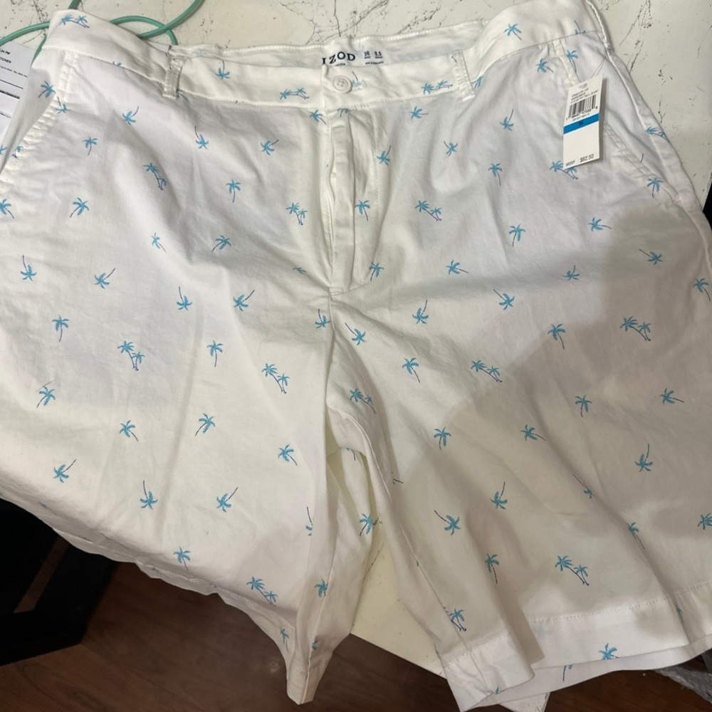 Izod White Chino Shorts with Light Blue Palm Print